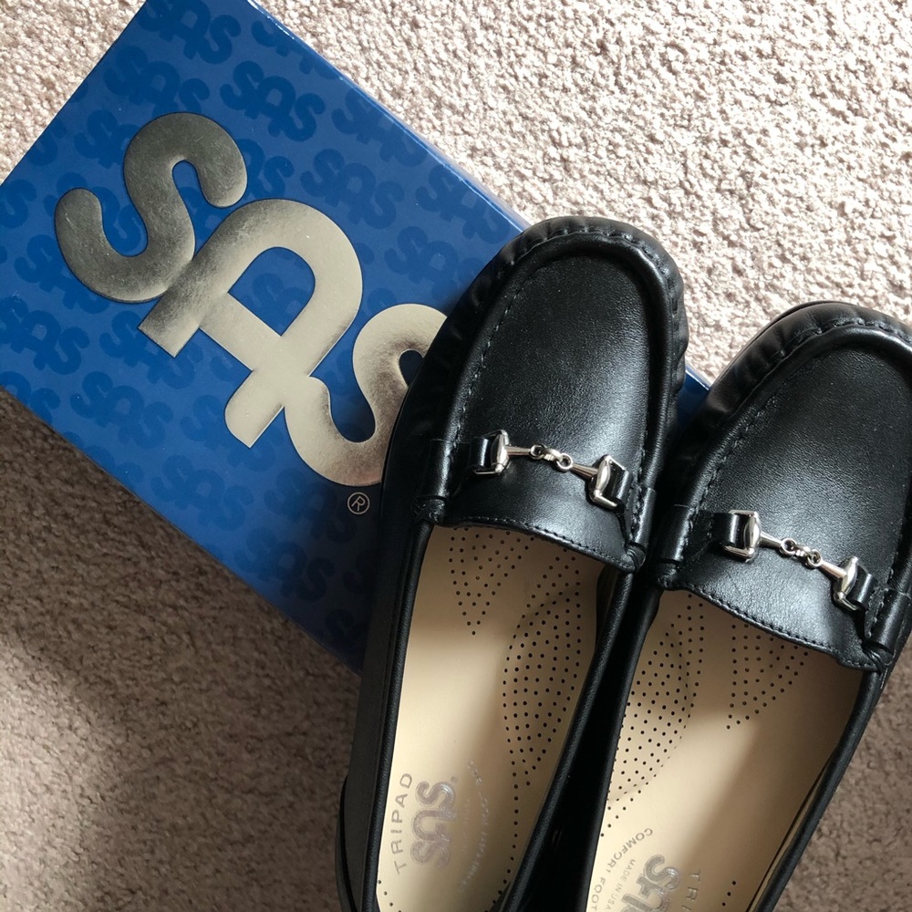 SAS Metro Smooth Black in 5.5 WW